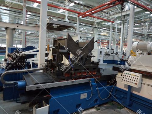 裝載機鉸接架鏜、鉆、攻三工位組合機床