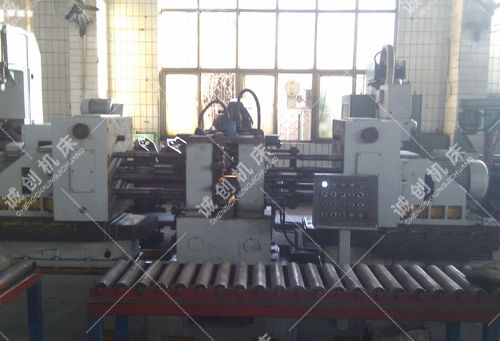 單缸機齒輪室蓋三面粗鏜、鉆孔機床